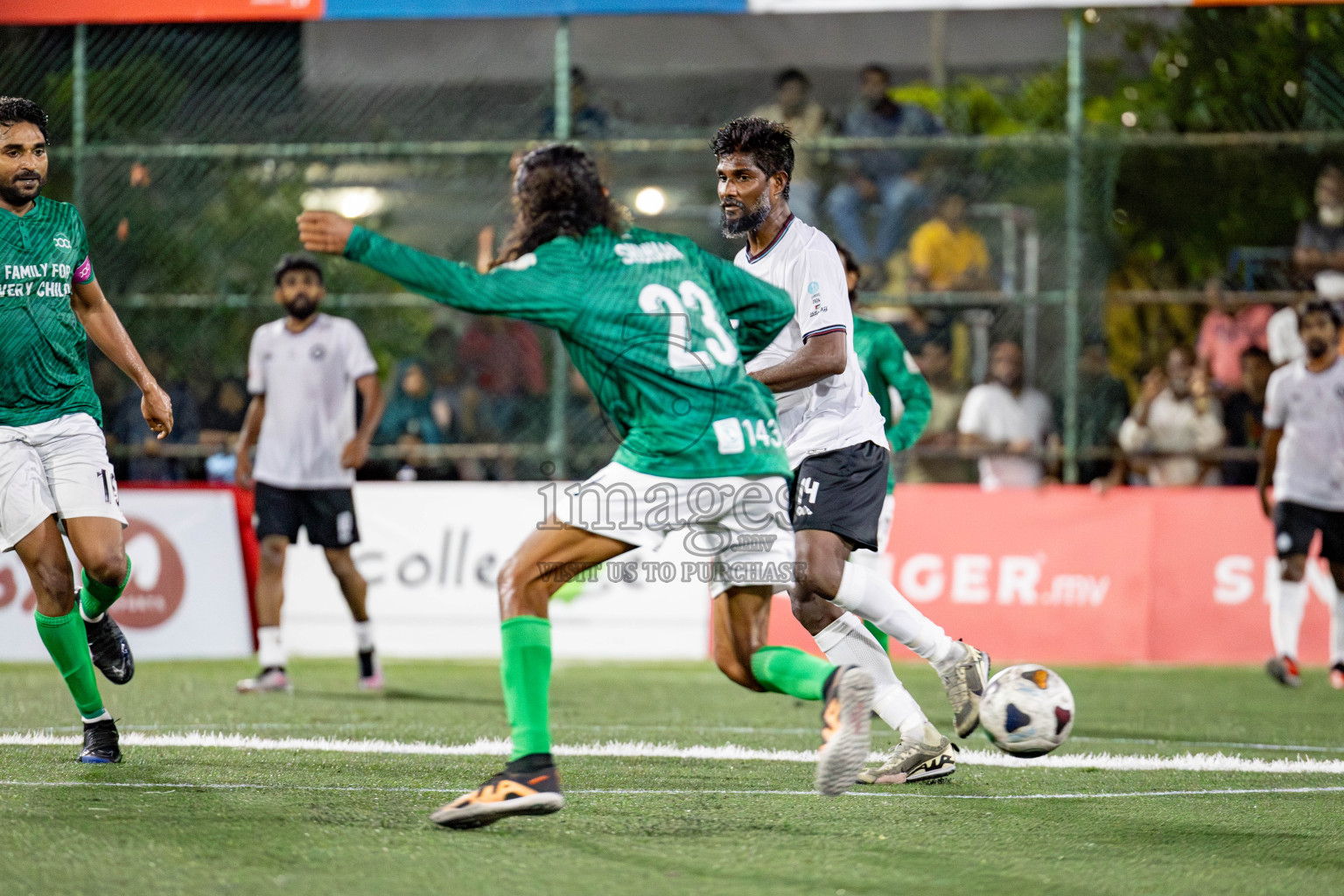 TEAM BADHAHI vs KULHIVARU VUZARA CLUB in the Semi-finals of Club Maldives Classic 2024 held in Rehendi Futsal Ground, Hulhumale', Maldives on Tuesday, 19th September 2024. 
Photos: Ismail Thoriq / images.mv