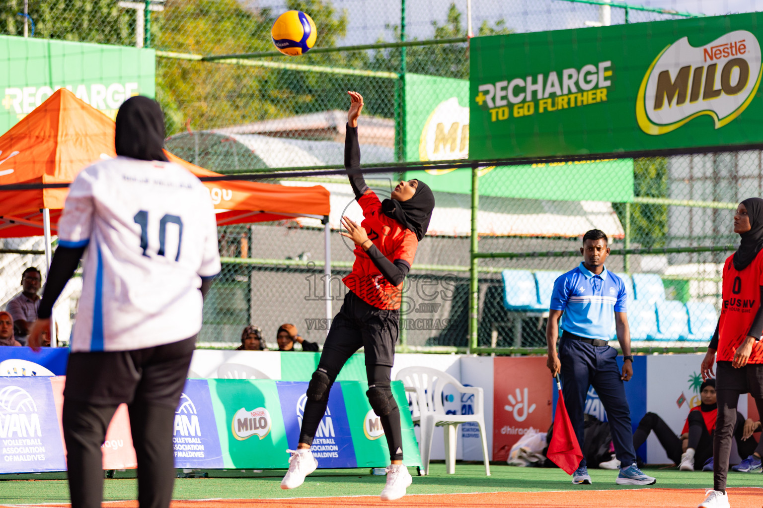 Villigili Z. Jamihyya vs Raajje Volley Club in Semi Finals of Milo National Junior Volleyball Championship 2025 Day 5 was held on Friday, 28th November 2025 at Ekuveni Turf Court Male', Maldives. Photos: Areef Adam / images.mv
