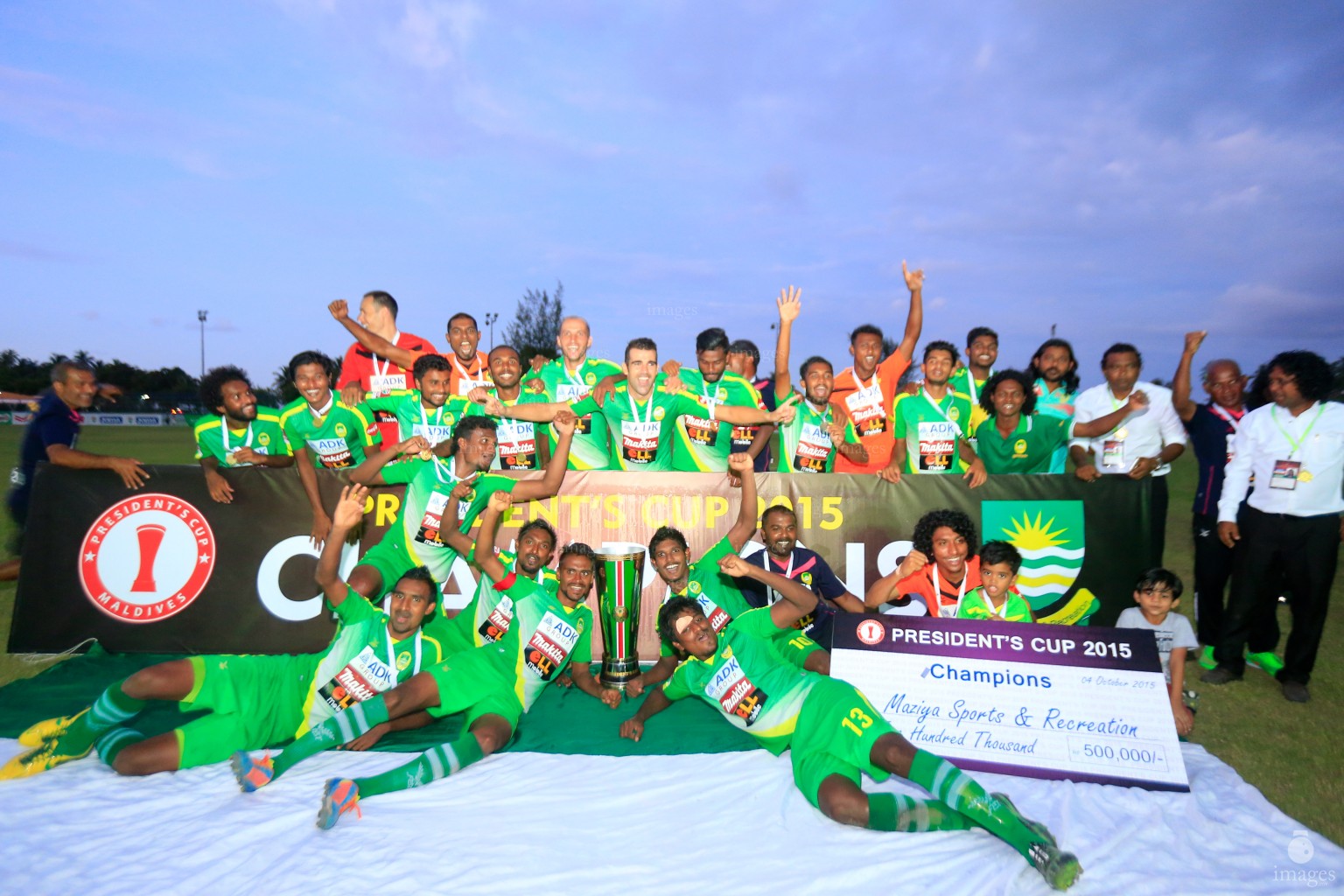 President's Cup finals between New Radiant Sports Club and Maziya Sports and Recreation Club, Male, Maldives, Saturday, October. 10, 2015.  (Images.mv Photo/ Hussain Sinan).
