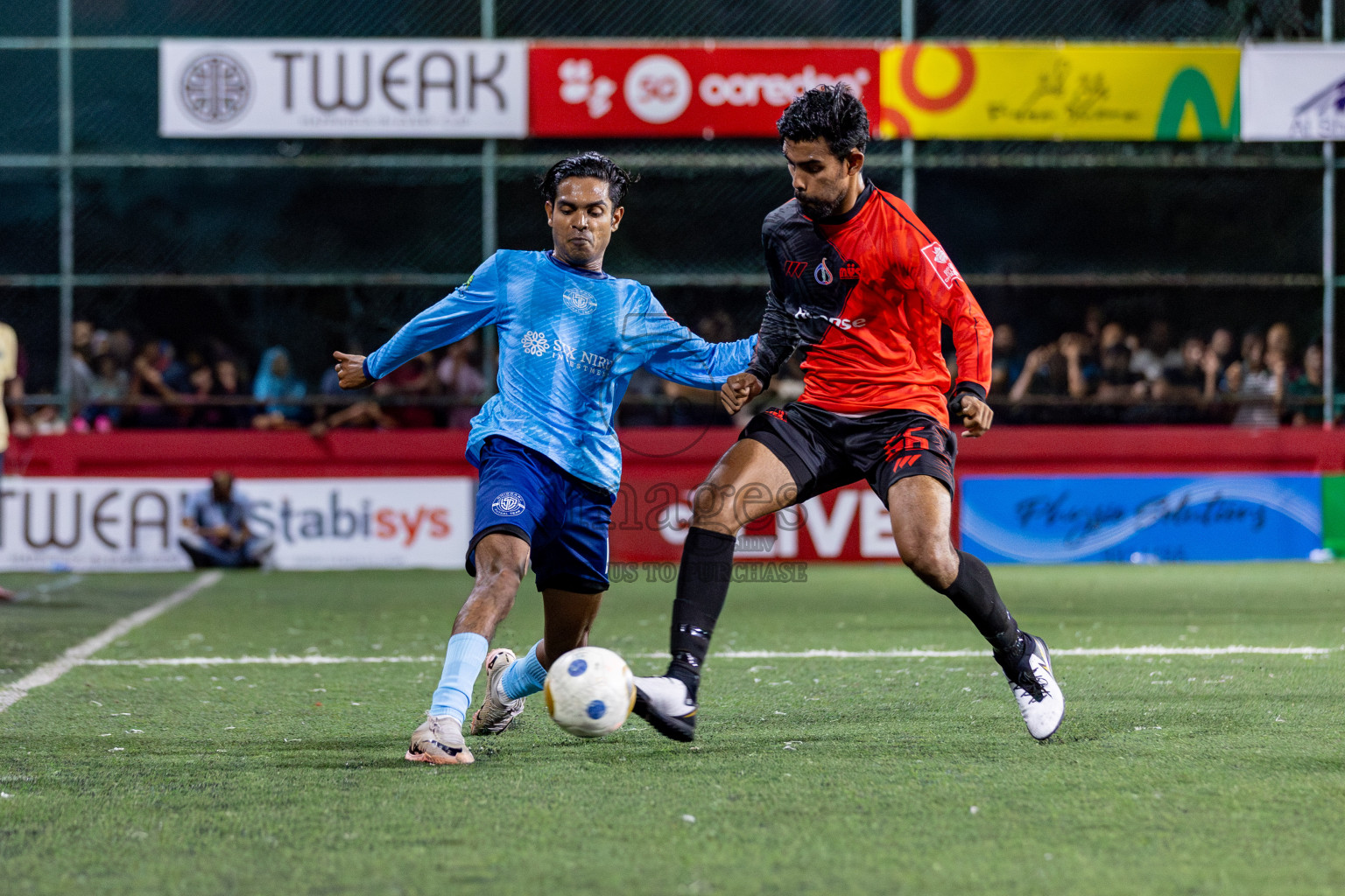 M Dhiggaru vs M Mulak in Day 12 of Golden Futsal Challenge 2025 was held on Thursday, 16th January 2025, in Hulhumale', Maldives.
Photos: Hassan Simah / images.mv