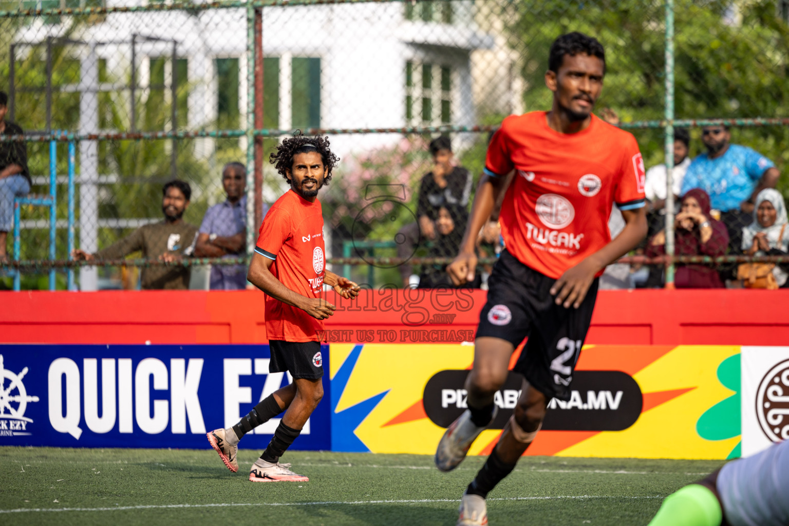 Th Dhiyamigili vs Th Omadhoo in Day 14 of Golden Futsal Challenge 2025 was held on Saturday, 18th January 2025, in Hulhumale', Maldives. 
Photos: Hassan Simah / images.mv