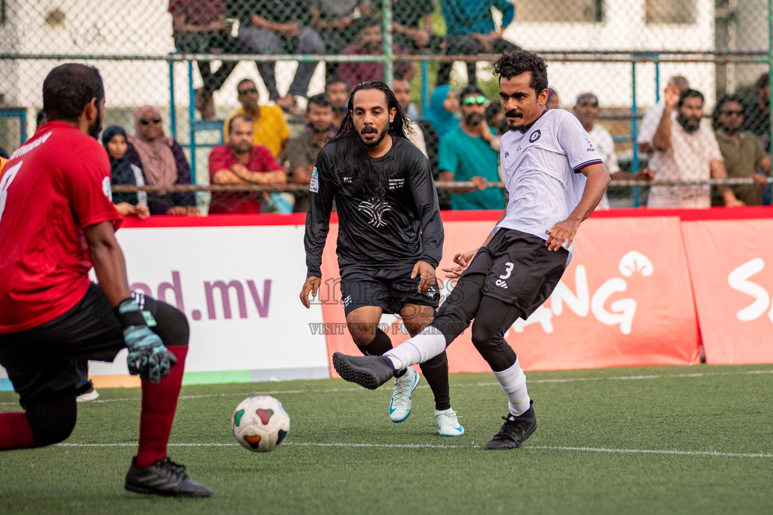 TRADENET VS KULHIVARU VUZARA CLUB in Club Maldives Classic 2024 held in Rehendi Futsal Ground, Hulhumale', Maldives on Friday, 6th September 2024. 
Photos: Hassan Simah / images.mv