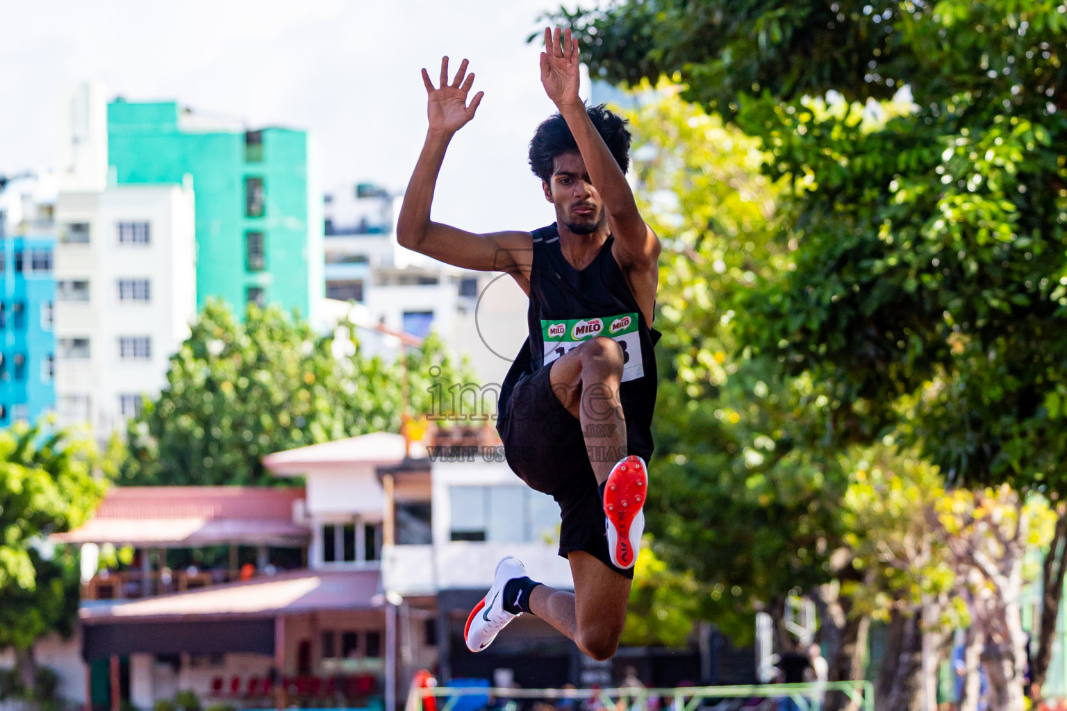 Day 2 of Inter-school Athletics Championship 2025 held in Ekuveni Synthetic Track, Male', Maldives on Tuesday, 07th October 2025. Photos by: Nausham Waheed / Images.mv
