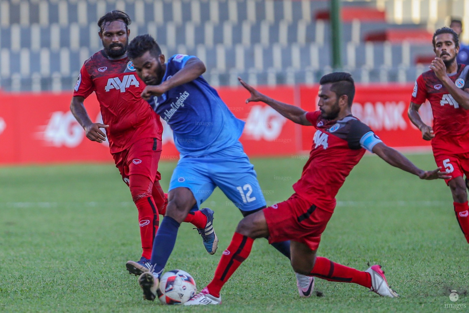 Ooredoo Dhivei Premier League 2017, New Radiant SC vs Thinadhoo (Images.mv Photo / Ismail Thoriq)