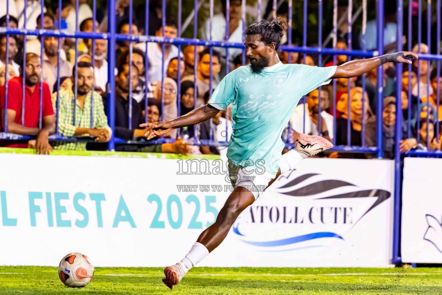 Dhonfan vs Eydhafushi in Day 4 of Better in Baa Futsal Fiesta 2025 Men's division held in B. Eydhafushi, Maldives on Saturday, 8th November 2025. Photos: Nausham Waheed / images.mv