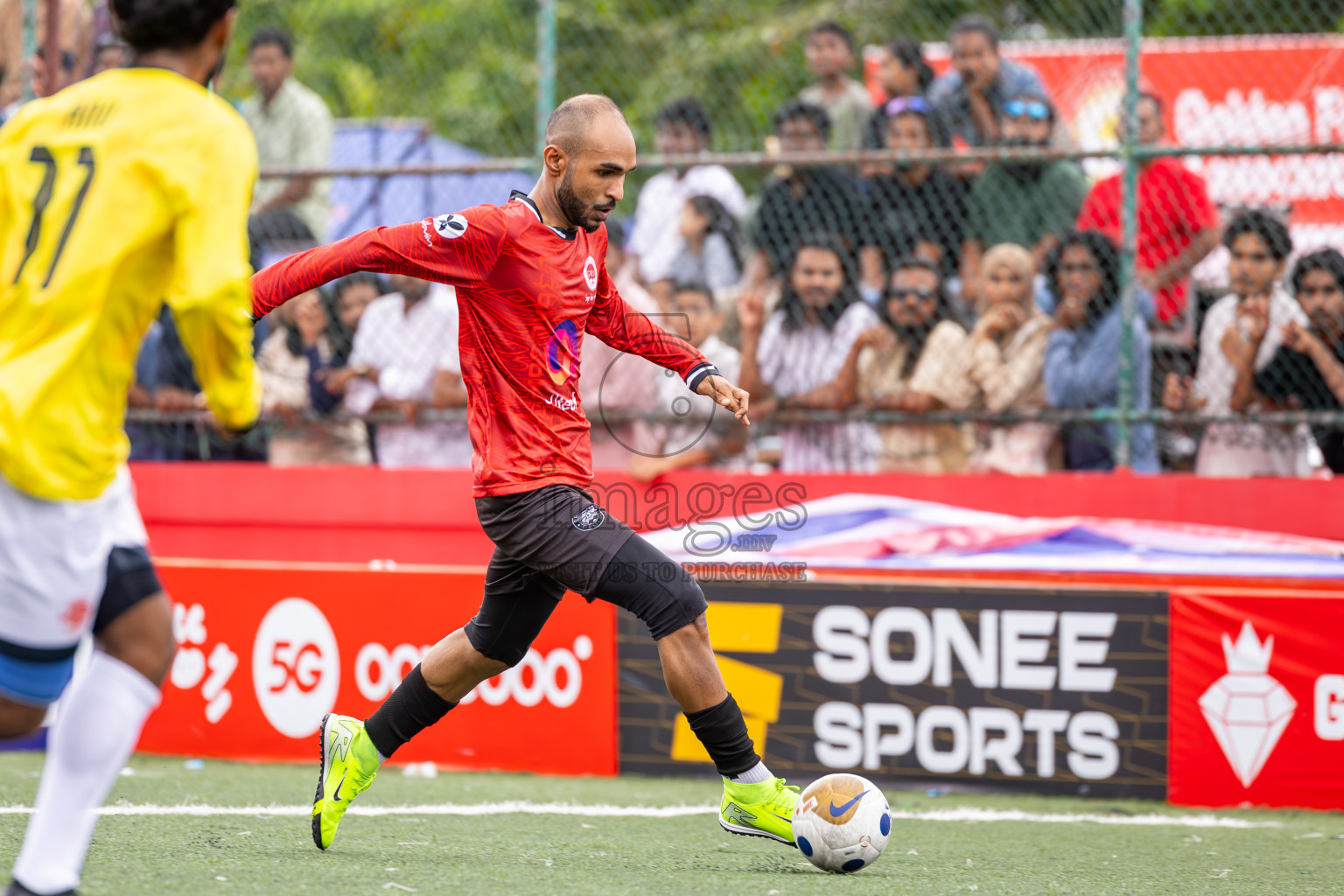 GDh Madaveli VS GDh Gadhdhoo in Atoll Round Semi-Final on Day 20 of Golden Futsal Challenge 2025 was held on Friday, 24th January 2025, in Hulhumale', Maldives.
Photos: Ismail Thoriq / images.mv