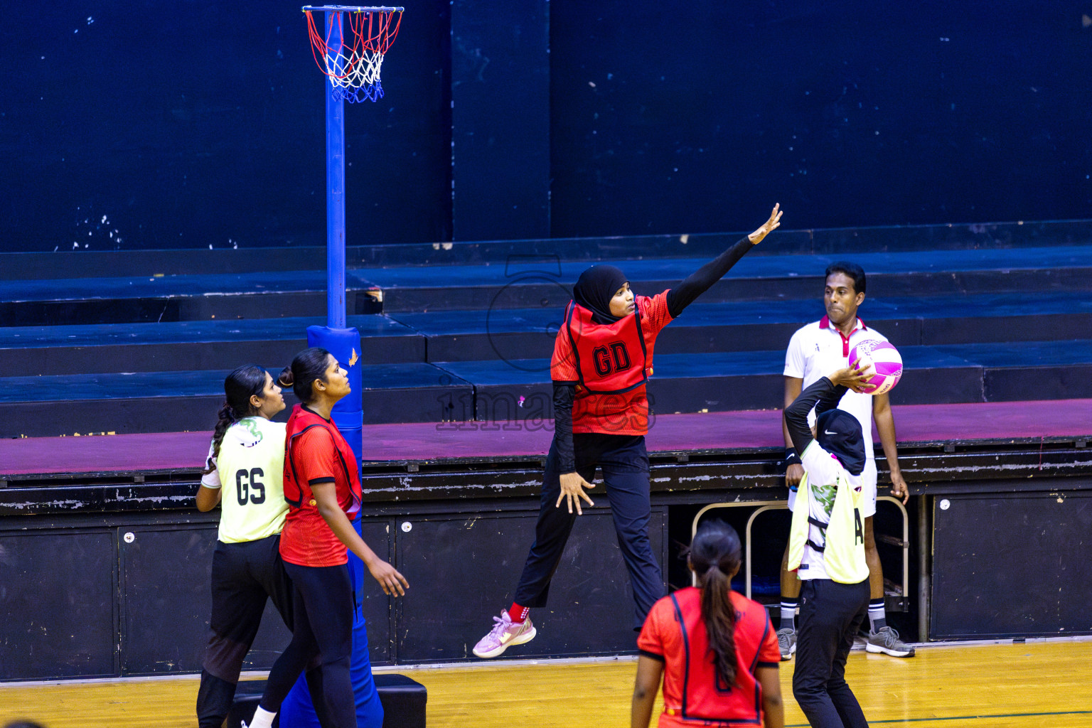 Club Matrix vs Club Green Streets in Division 1 of National Netball Tournament 2025 held in Ekuveni Netball Court at Male', Maldives on Saturday, 24th May 2025. Photos: Hassan Simah / images.mv