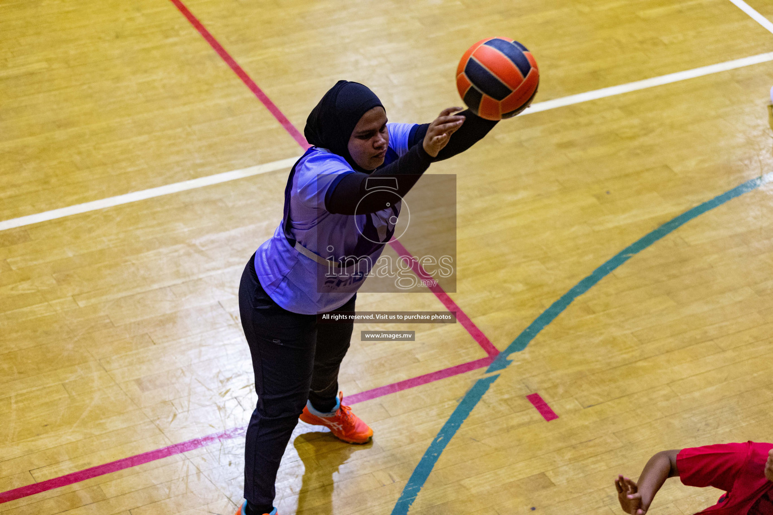 Lorenzo Sports Club vs Vyansa in the Milo National Netball Tournament 2022 on 18 July 2022, held in Social Center, Male', Maldives. Photographer: Shuu, Hassan Simah / Images.mv