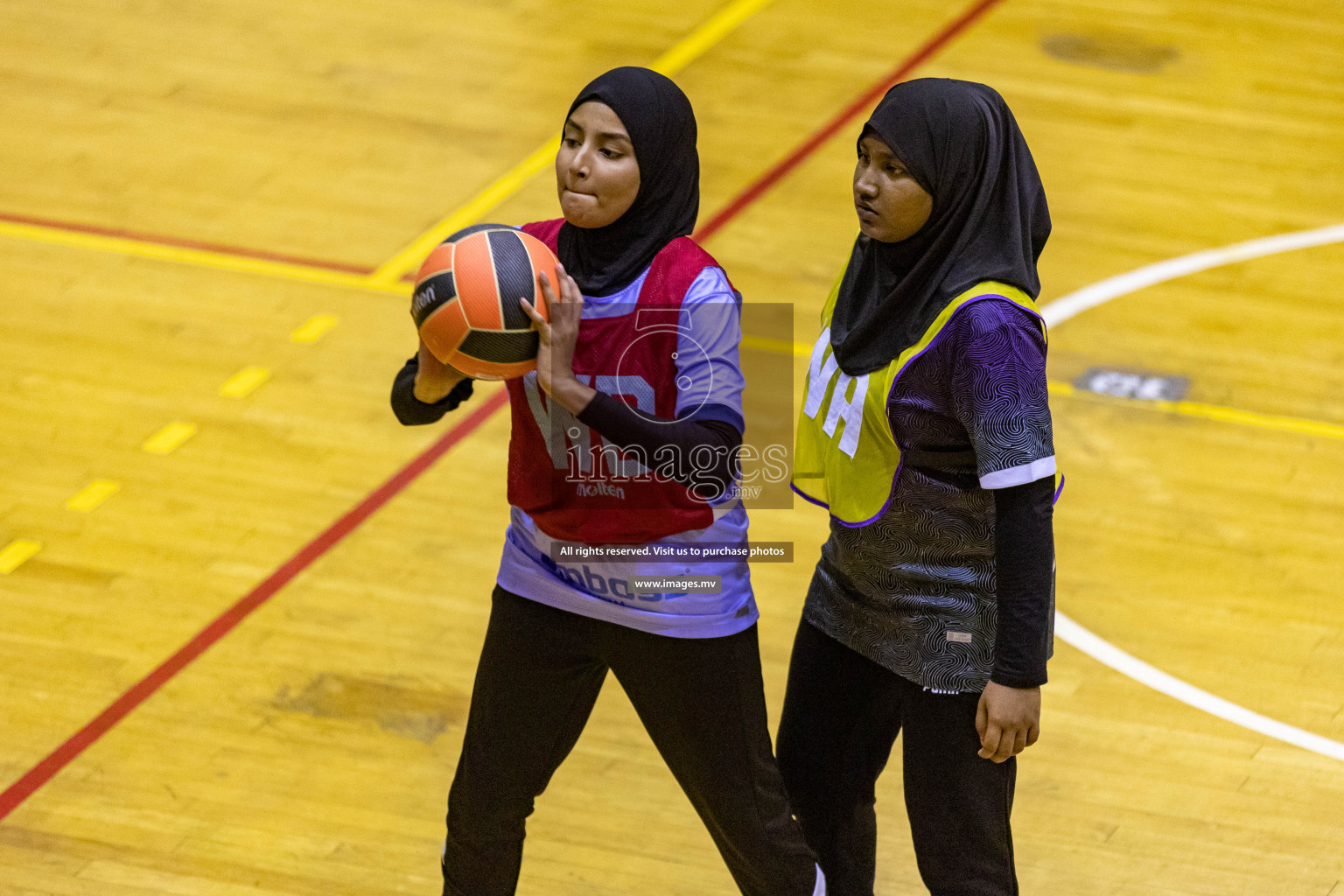 Sports Club Skylark vs Vyansa in the Milo National Netball Tournament 2022 on 17 July 2022, held in Social Center, Male', Maldives. 
Photographer: Hassan Simah / Images.mv