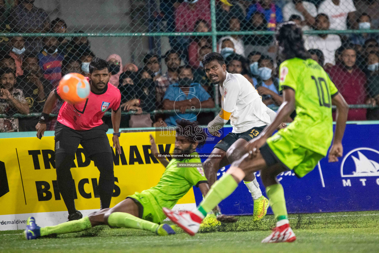 Team FSM Vs Prisons Club in the Semi Finals of Club Maldives 2021 held in Hulhumale, Maldives on 15 December 2021. Photos: Shuu Abdul Sattar / images.mv