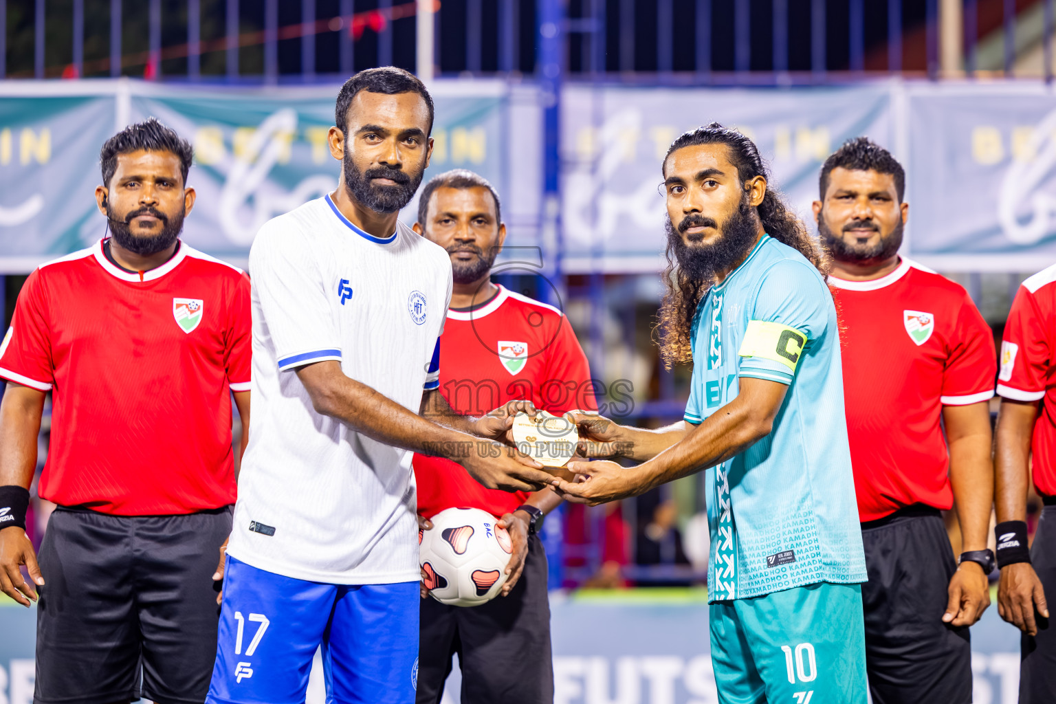 Hithaadhoo vs Kamadhoo in Quater Finals of Better in Baa Futsal Fiesta 2025 Men's division held in B. Eydhafushi, Maldives on Thursday, 13th November 2025. Photos: Nausham Waheed / images.mv