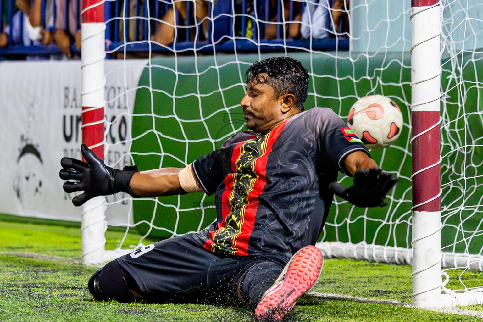 Eydhafushi vs Thulhaadhoo in Semi Finals of Better in Baa Futsal Fiesta 2025 Men's division held in B. Eydhafushi, Maldives on Saturday, 15th November 2025. Photos: Nausham Waheed / images.mv