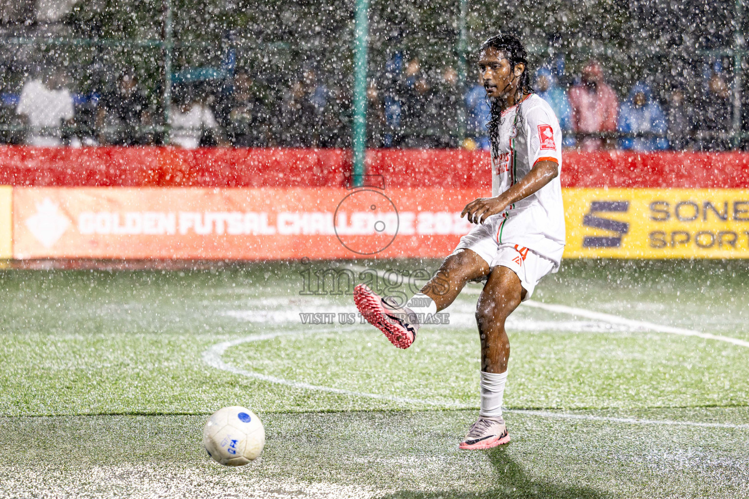 L. Isdhoo VS L. Mundoo in Day 18 of Golden Futsal Challenge 2025 was held on Wednesday, 22nd January 2025, in Hulhumale', Maldives. Photos: Nausham Waheed / images.mv