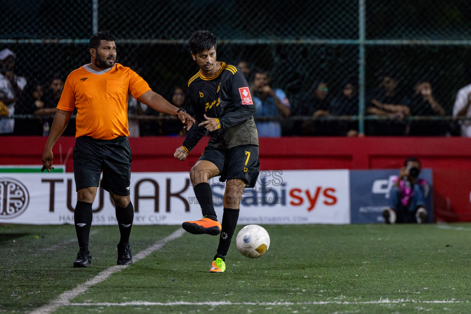B Fehendhoo VS B Eydhafushi in Day 21 of Golden Futsal Challenge 2025 was held on Saturday, 25 January 2025, in Hulhumale', Maldives. 
Photos: Hassan Simah / images.mv