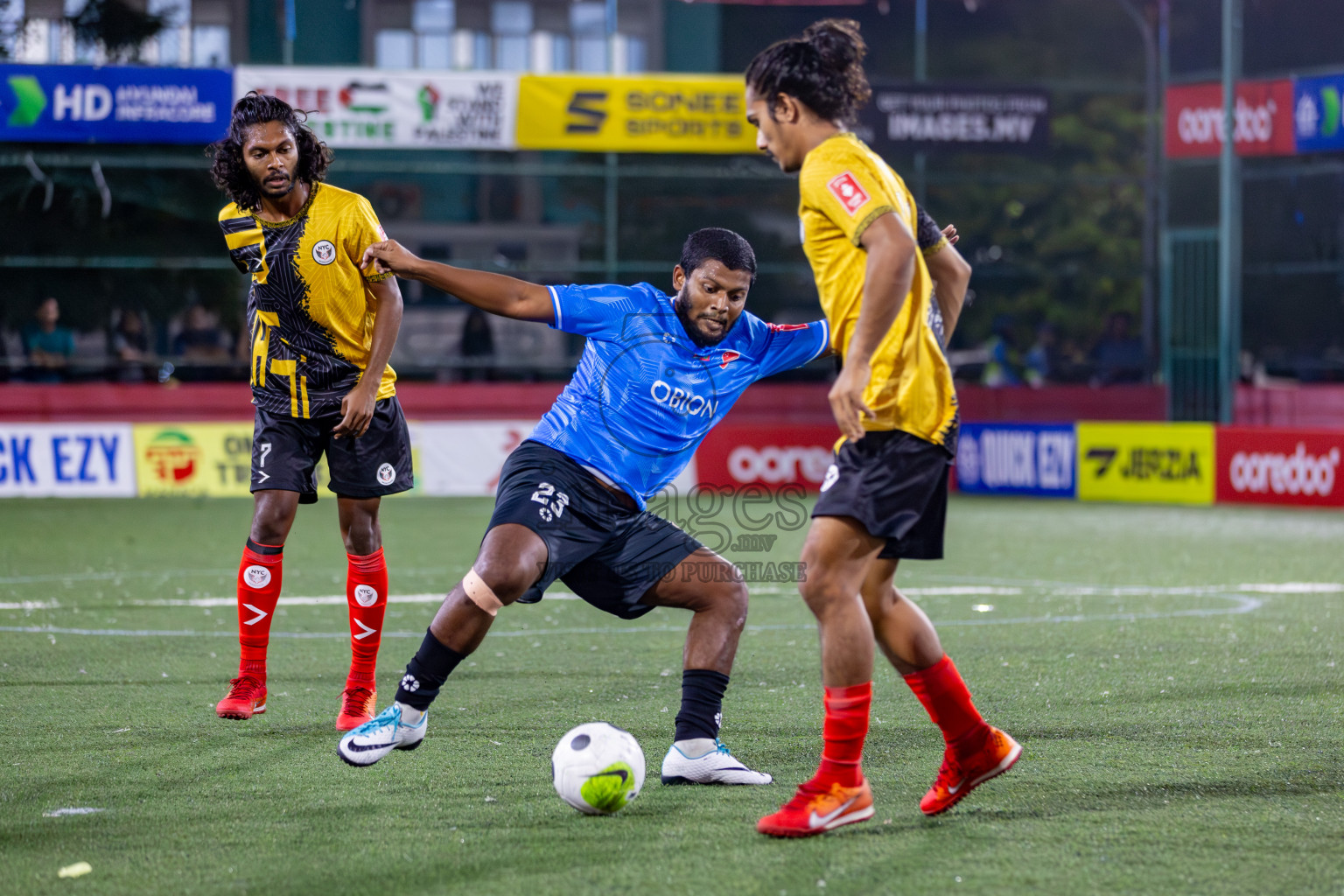 M. Naalaafushi vs Dh. Kudahuvadhoo on Day 36 of Golden Futsal Challenge 2024 was held on Wednesday, 21st February 2024, in Hulhumale', Maldives 
Photos: Hassan Simah/ images.mv