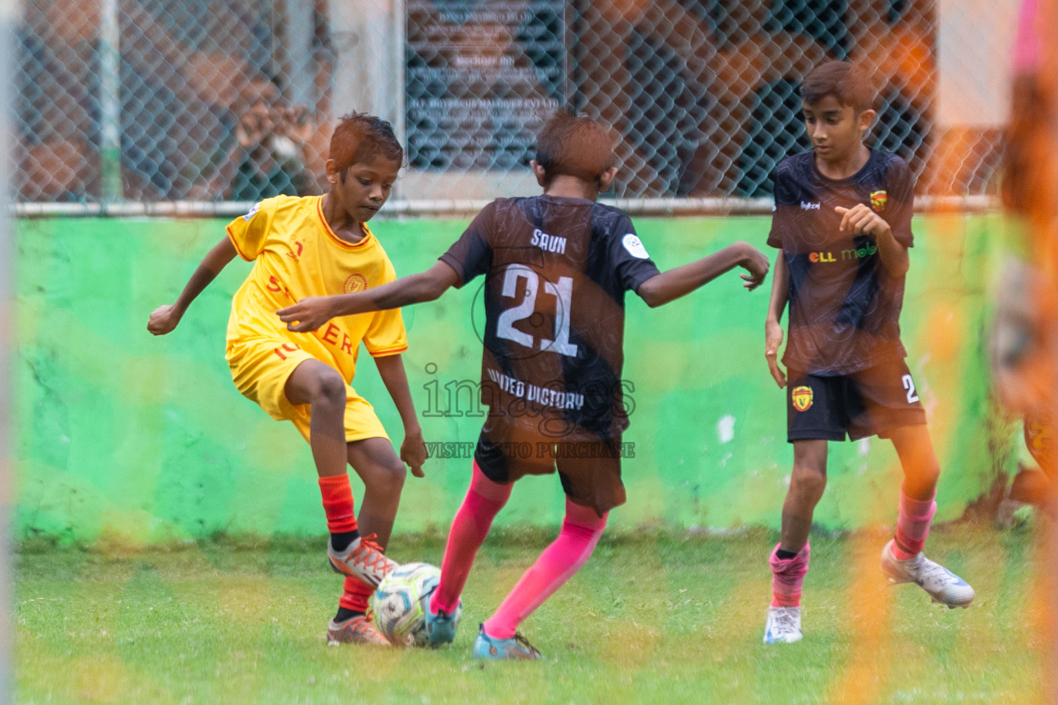 United Victory vs Victory Sports Club  (U12) in Day 5 of Dhivehi Youth League 2024 held at Henveiru Stadium on Friday 29th November 2024. Photos: Shuu Abdul Sattar/ Images.mv