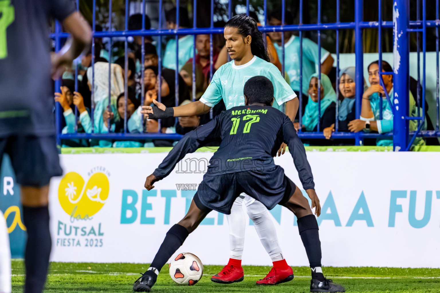 Dhonfan vs Fehendhoo in Day 1 of Better in Baa Futsal Fiesta 2025 Man's division held in B. Eydhafushi, Maldives on Wednesday, 5th November 2025. Photos: Nausham Waheed / images.mv