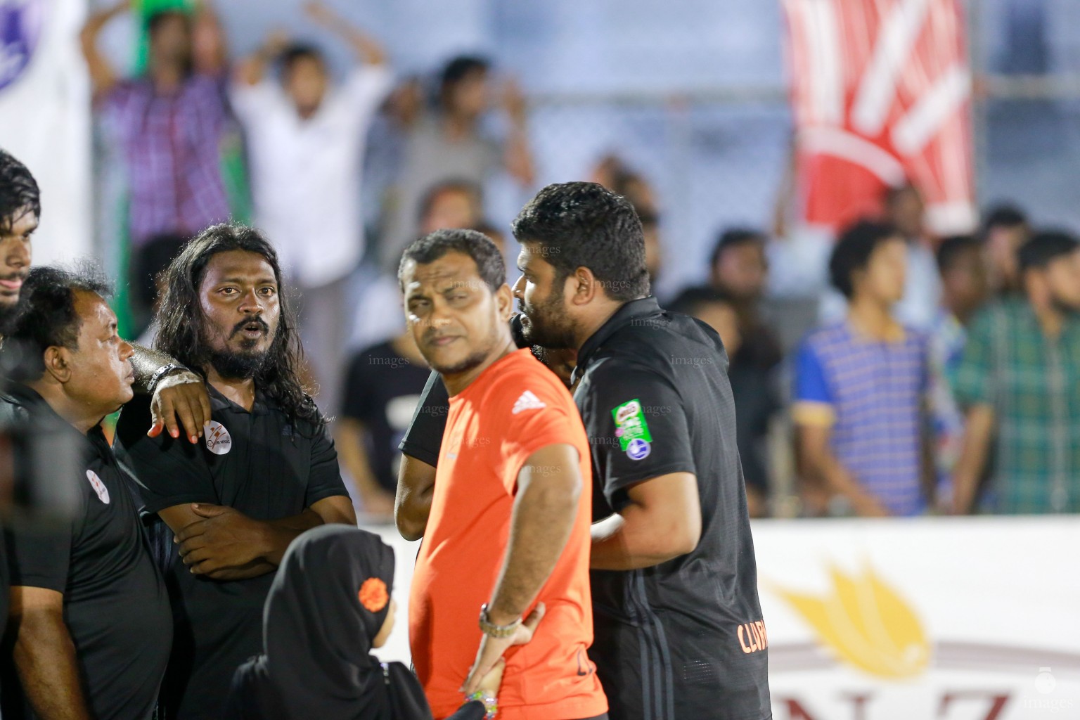 Finals of Milo Club Maldives Futsal Tournament between Bank of Maldives and Maldives Road Development Cooperationn Male', Maldives, Monday, April. 25, 2016.(Images.mv Photo/ Hussain Sinan).