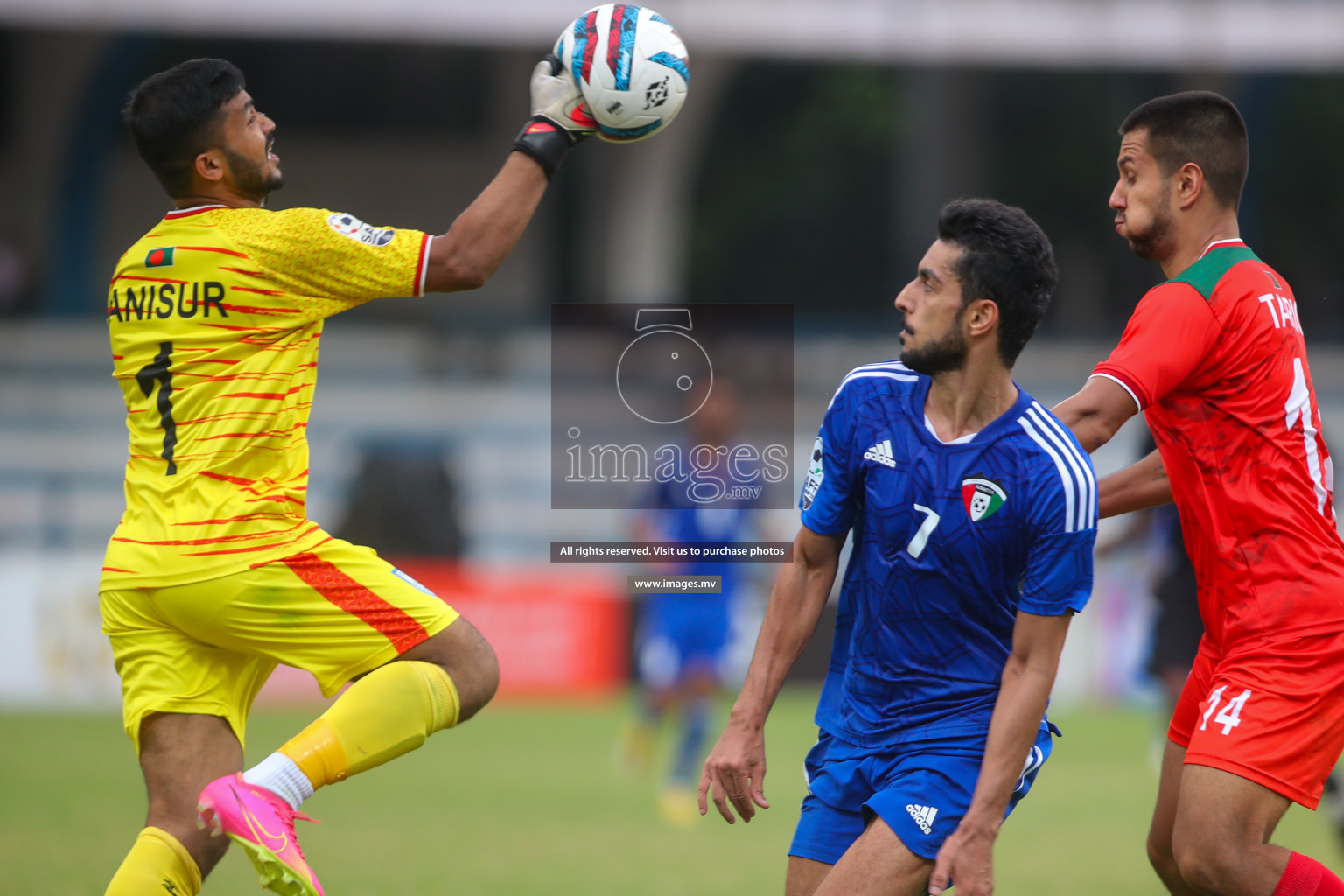 Kuwait vs Bangladesh in the Semi-final of SAFF Championship 2023 held in Sree Kanteerava Stadium, Bengaluru, India, on Saturday, 1st July 2023. Photos: Nausham Waheed, Hassan Simah / images.mv