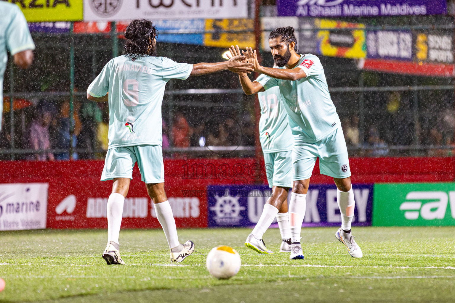 Lh. Hinnavaru VS Lh. Olhuvelifushi on Day 22 of Golden Futsal Challenge 2025 was held on Sunday, 26 January 2025, in Hulhumale', Maldives. 
Photos: Hassan Simah / images.mv