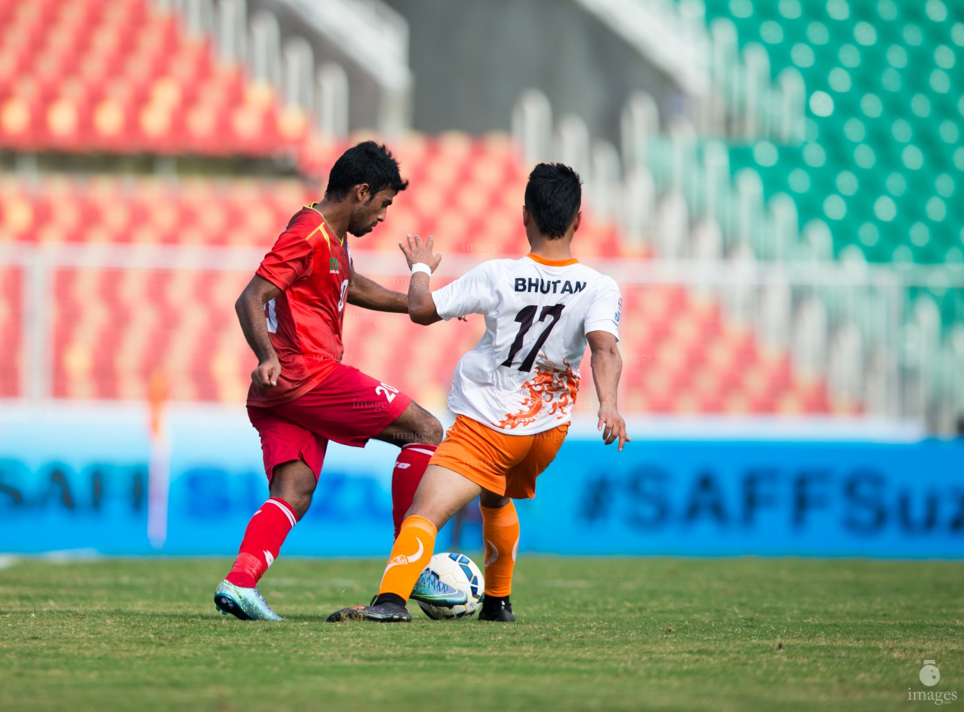 Bhutan vs Bangladesh in SAFF Suzuki Cup in Thiruvananthapuram, India, Monday, December. 28, 2015.  (Images.mv Photo/ Hussain Sinan).