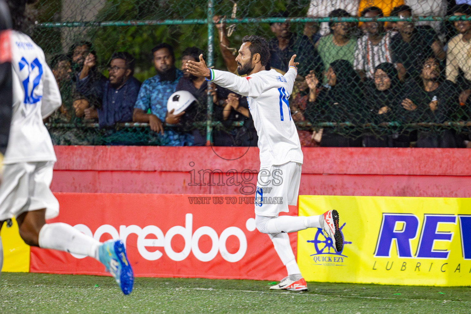 S. Hithadhoo VS ADh. Maamigili in Round of 16 on Day 40 of Golden Futsal Challenge 2024 which was held on Tuesday, 27th February 2024, in Hulhumale', Maldives Photos: Hassan Simah / images.mv