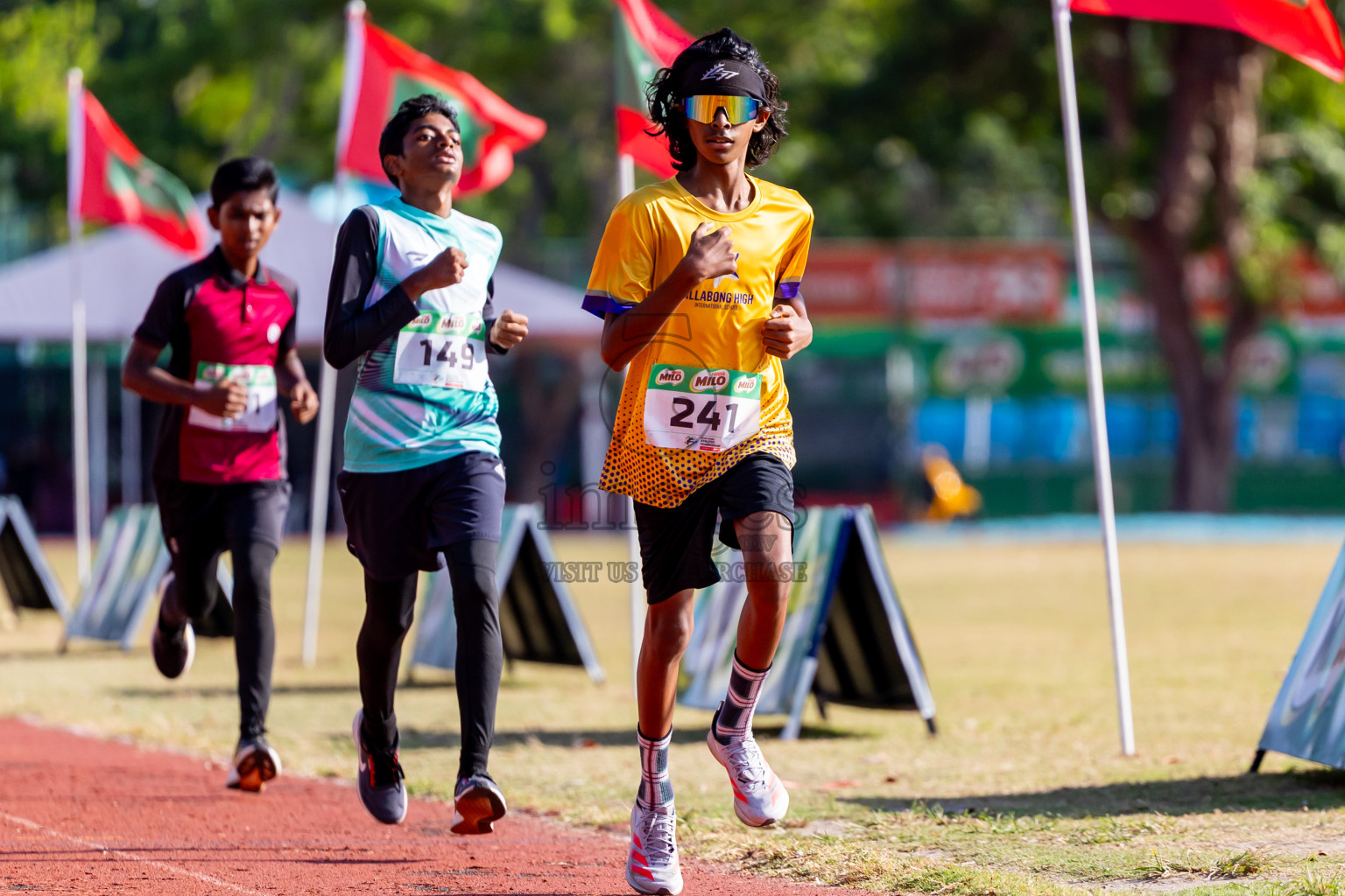 Day 2 of Inter-school Athletics Championship 2025 held in Ekuveni Synthetic Track, Male', Maldives on Tuesday, 07th October 2025. Photos by: Nausham Waheed / Images.mv