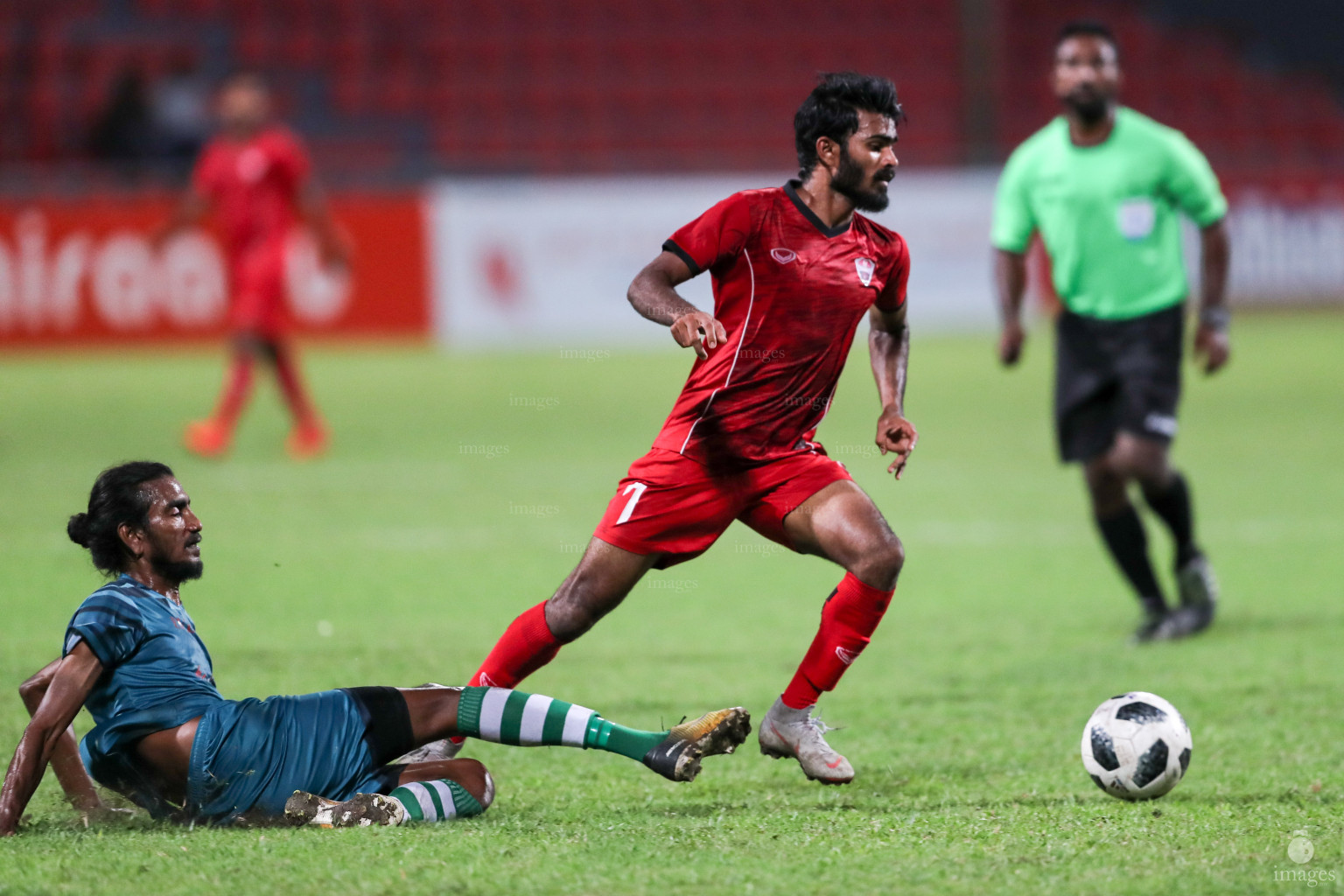 Dhiraagu Dhivehi Premier League 2018 - New Radiant SC vs Nilandhoo in Male, Maldives, Wednesday November 7, 2018. (Images.mv Photo/ Suadh Abdul Sattar)