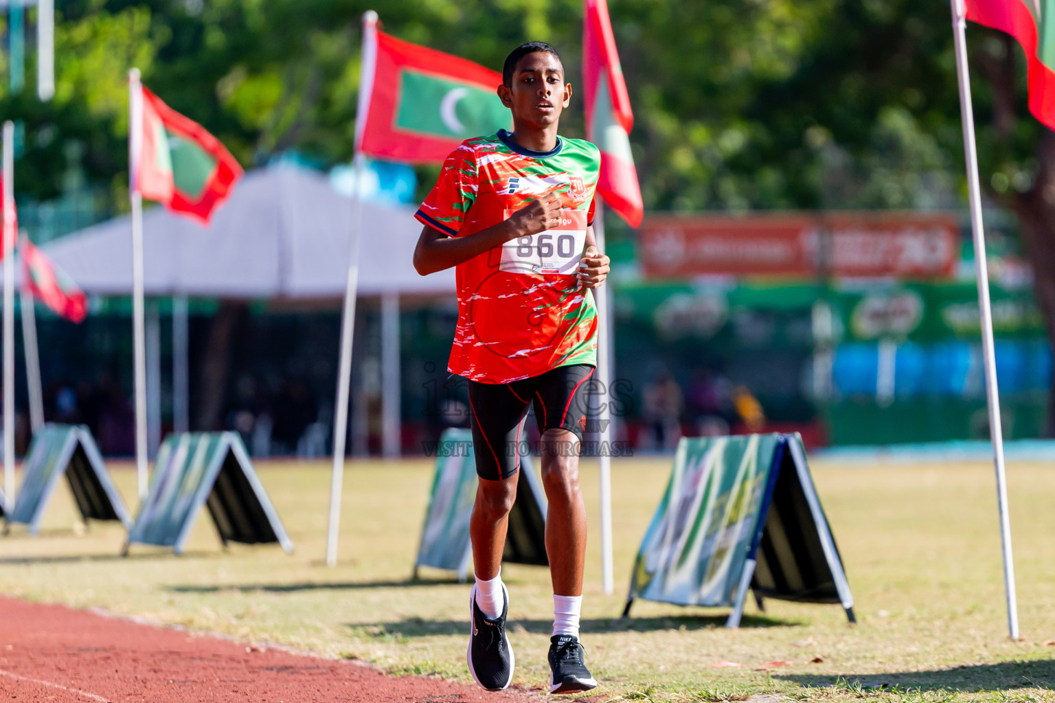 Day 2 of Inter-school Athletics Championship 2025 held in Ekuveni Synthetic Track, Male', Maldives on Tuesday, 07th October 2025. Photos by: Nausham Waheed / Images.mv