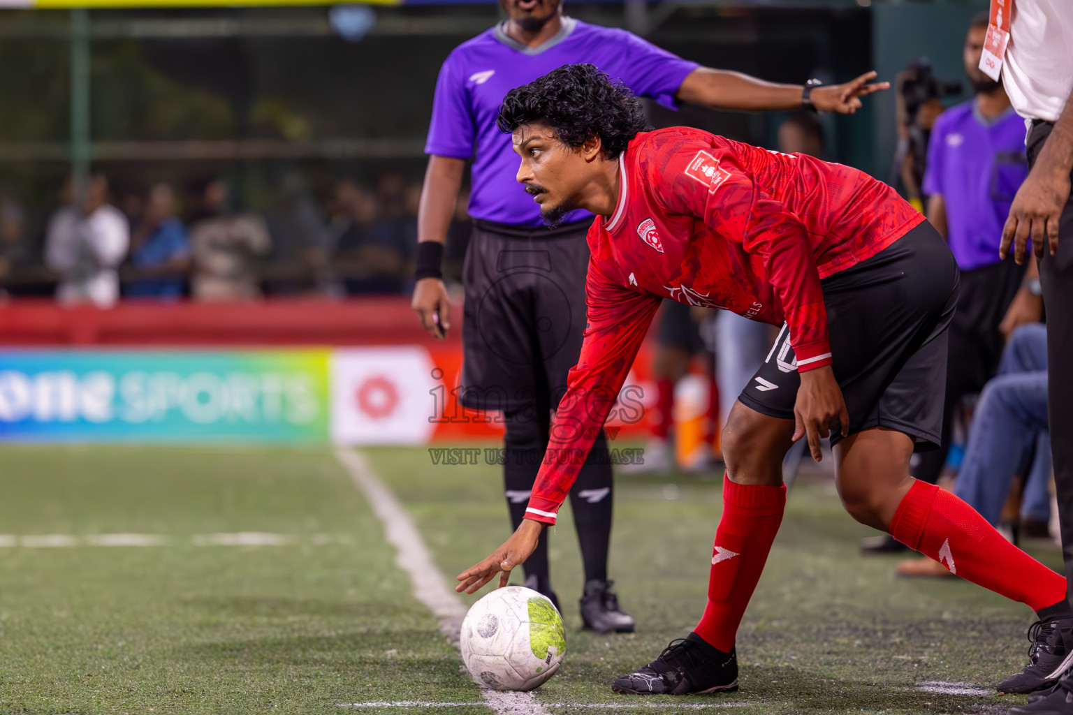 ADh Maamigili vs ADh Mahibadhoo on Day 36 of Golden Futsal...