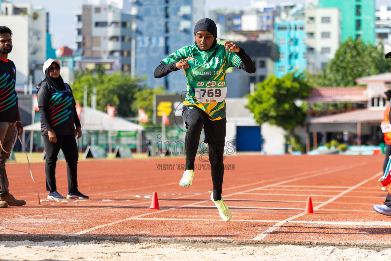Day 4 of Inter-school Athletics Championship 2025 held in Ekuveni Synthetic Track, Male', Maldives on Thursday, 09th October 2025. Photos by: Raaif Yoosuf / Images.mv