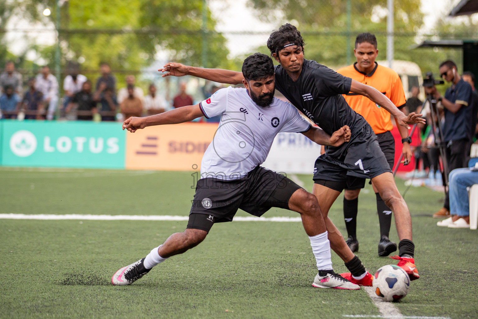 TRADENET VS KULHIVARU VUZARA CLUB in Club Maldives Classic 2024 held in Rehendi Futsal Ground, Hulhumale', Maldives on Friday, 6th September 2024. 
Photos: Hassan Simah / images.mv