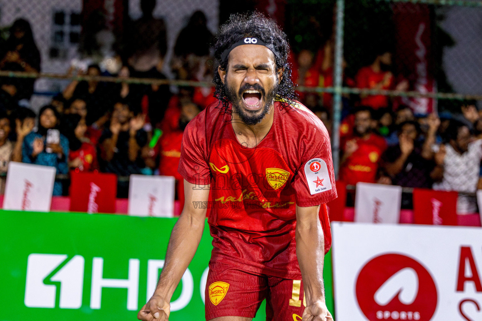 Maldivian vs STELCO in the Quarter Finals of Club Maldives Cup 2025 was held in Rehendhi Futsal Ground, Hulhumale', Maldives on Friday, 17th October 2025. Photos: Ismail Thoriq / images.mv