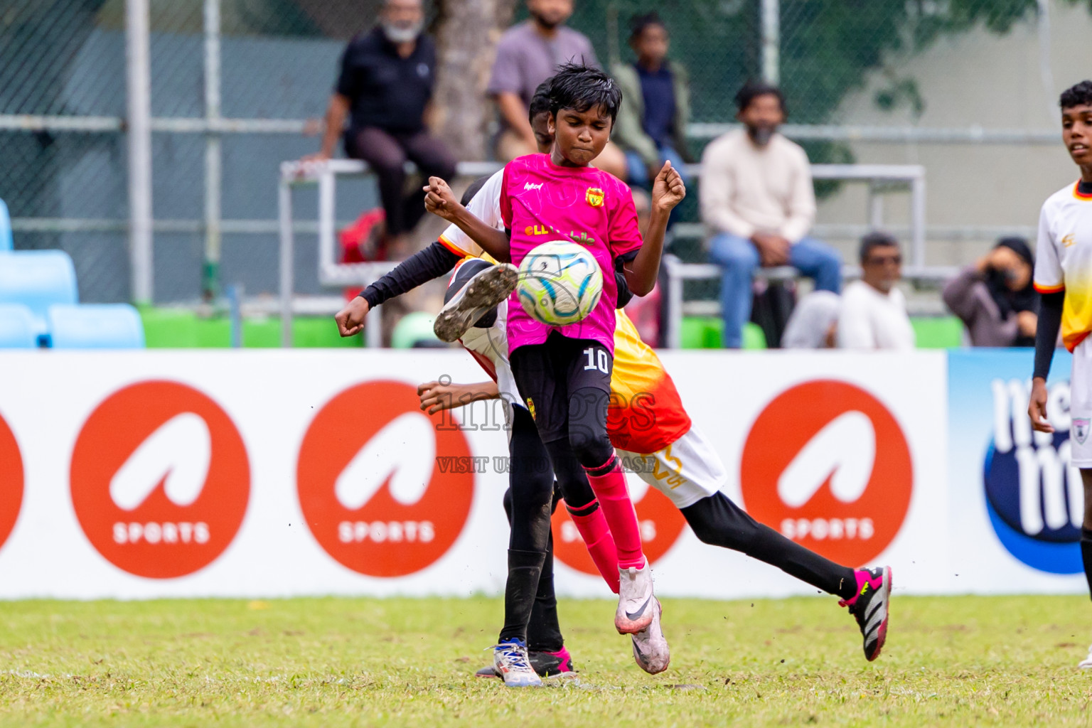 Club Eagles vs United Victory (U12) in Day 11 of Dhivehi Youth League 2024 held at Henveiru Stadium on Tuesday, 17th December 2024. Photos: Nausham Waheed / Images.mv