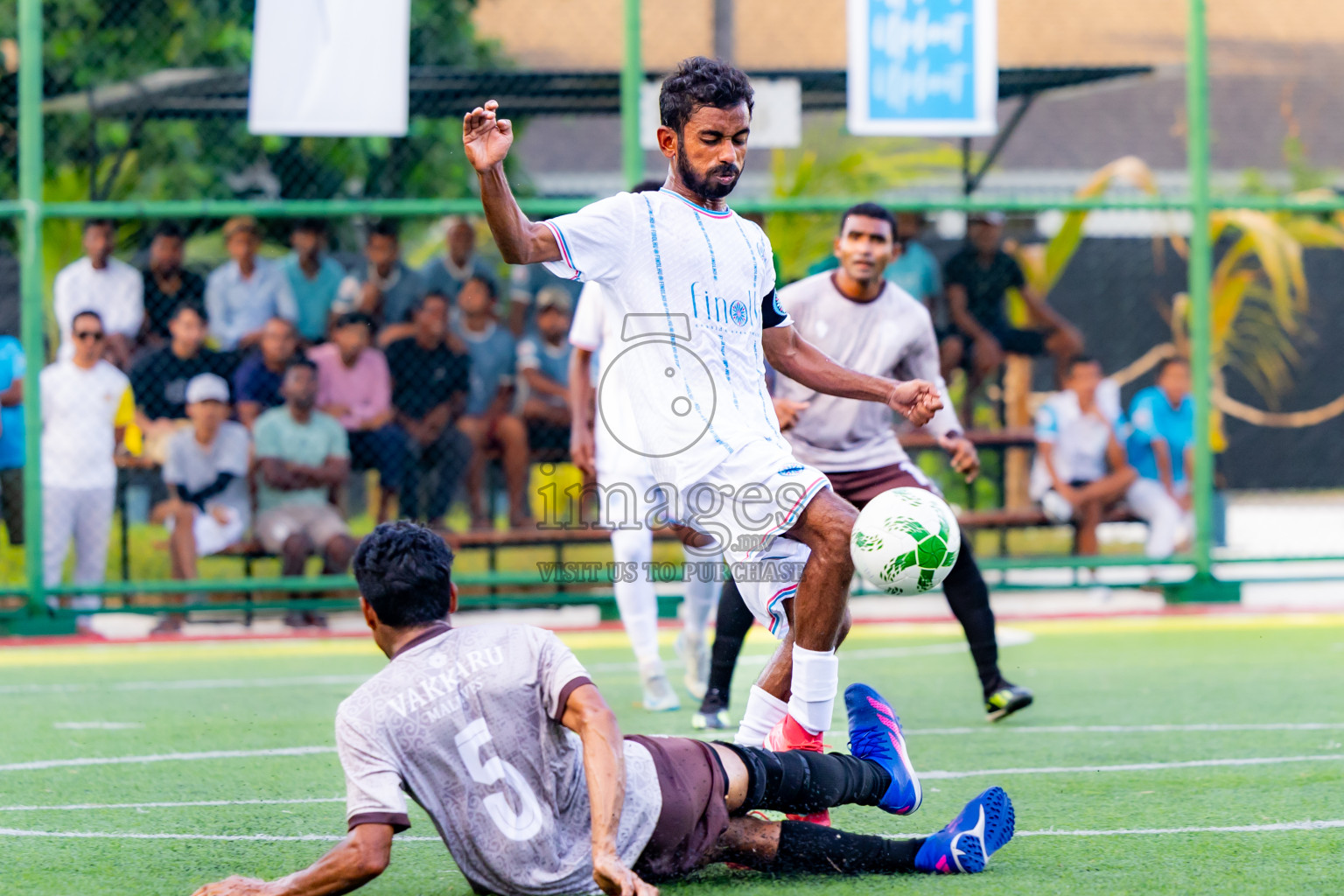 Vakkaru vs Finolhu in Day 1 of Resort League 2025 (Baa Zone) was held on Wednesday, 9th July 2025 in Avani+ Fares Maldives Resort, Baa Atoll, Maldives. Photos: Nausham Waheed / images.mv