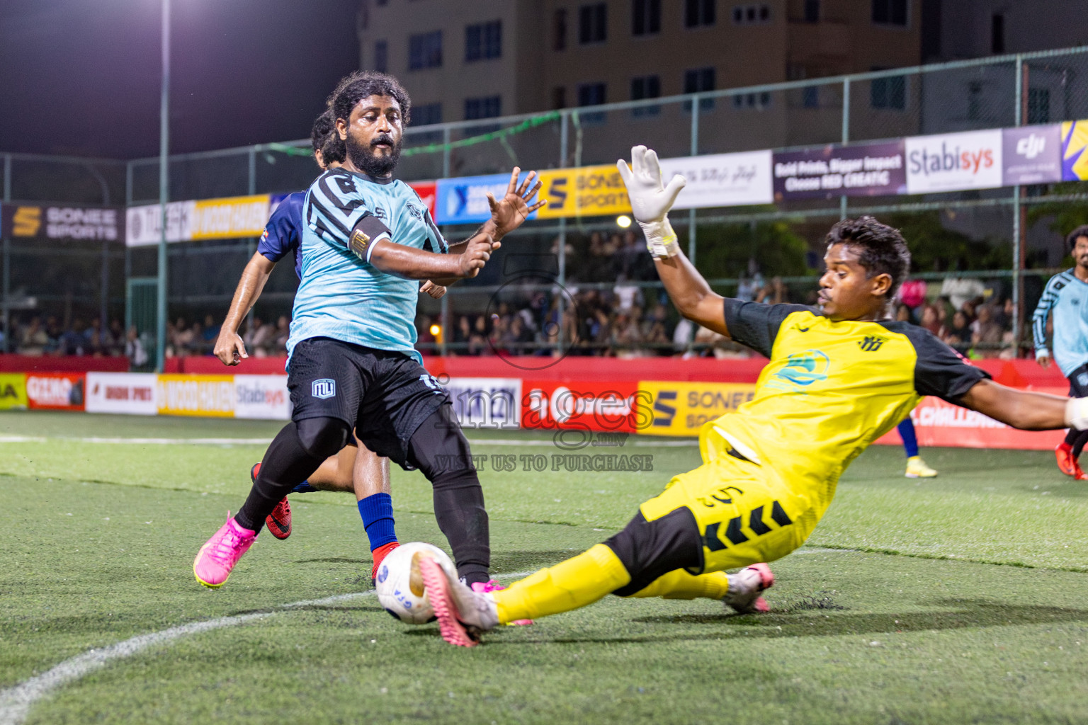 M Muli vs M Naalaafushi in Day 12 of Golden Futsal Challenge 2025 was held on Thursday, 16th January 2025, in Hulhumale', Maldives.
Photos: Hassan Simah / images.mv