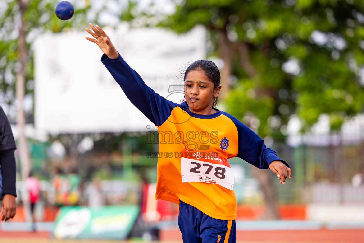 Day 4 of Inter-school Athletics Championship 2025 held in Ekuveni Synthetic Track, Male', Maldives on Thursday, 09th October 2025. Photos by: Nausham Waheed / Images.mv