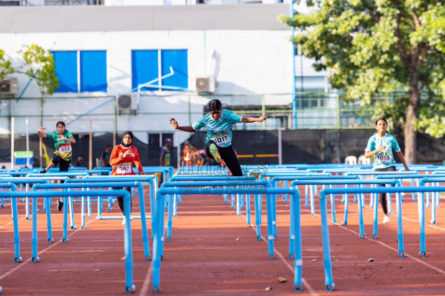 Day 4 of Inter-school Athletics Championship 2025 held in Ekuveni Synthetic Track, Male', Maldives on Thursday, 09th October 2025. Photos by: Raaif Yoosuf / Images.mv