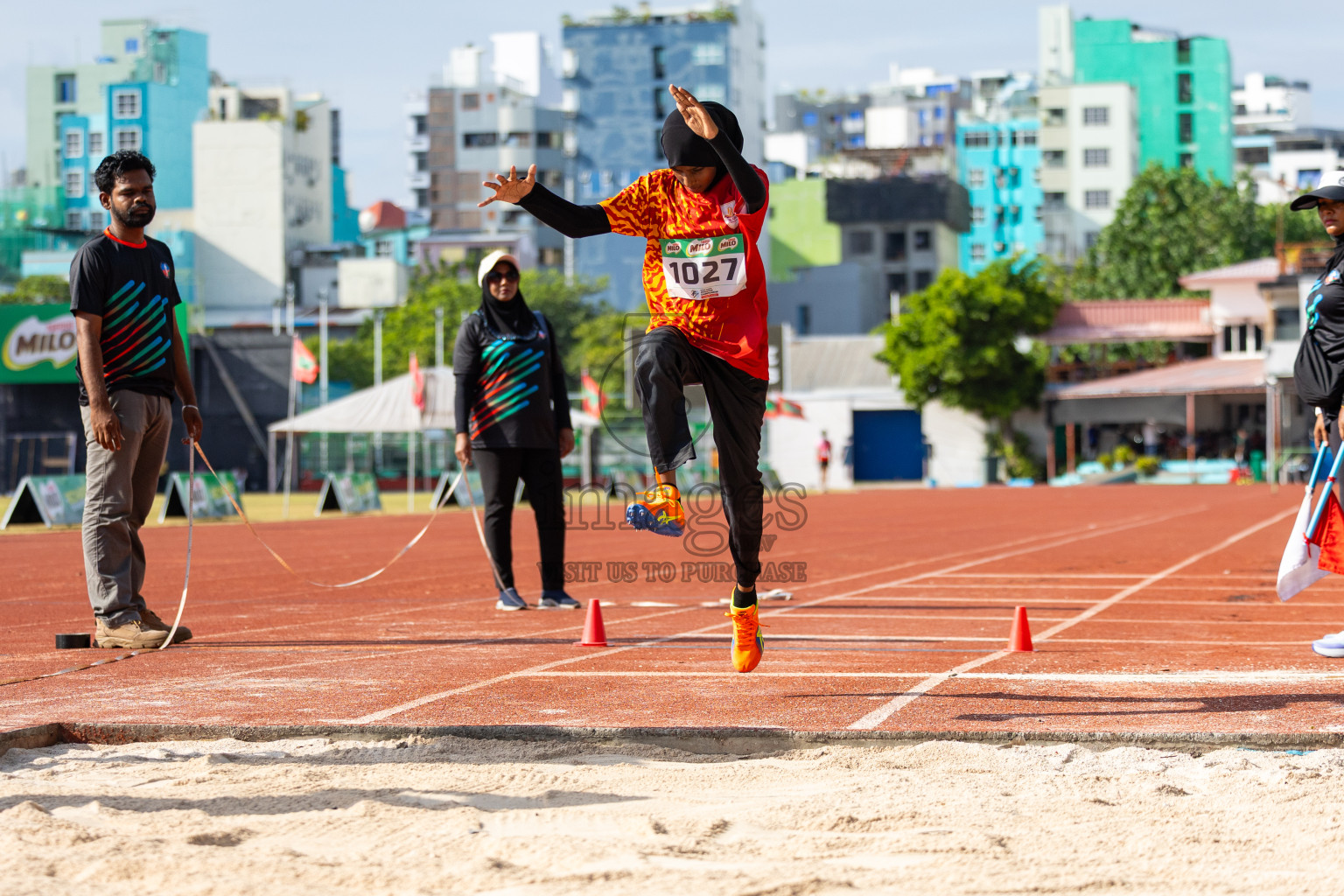 Day 4 of Inter-school Athletics Championship 2025 held in Ekuveni Synthetic Track, Male', Maldives on Thursday, 09th October 2025. Photos by: Raaif Yoosuf / Images.mv