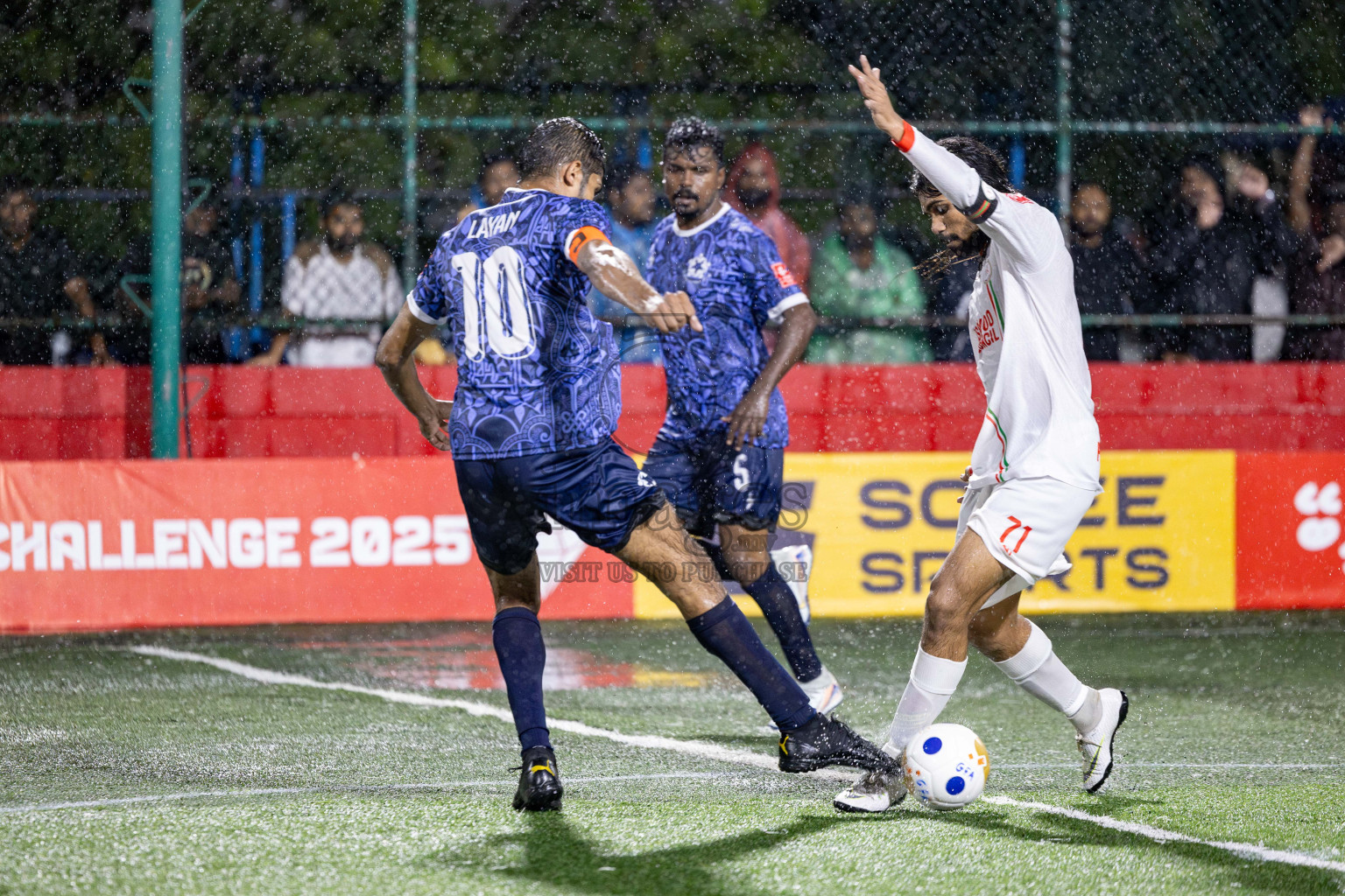 L. Isdhoo VS L. Mundoo in Day 18 of Golden Futsal Challenge 2025 was held on Wednesday, 22nd January 2025, in Hulhumale', Maldives. Photos: Nausham Waheed / images.mv