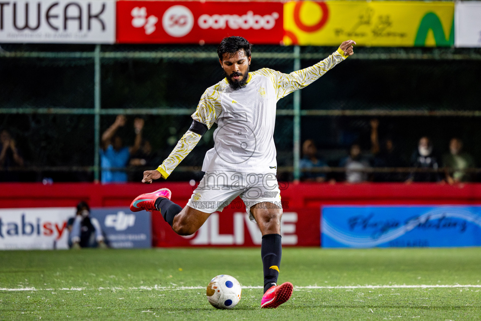 Mahchangoalhi vs Maafannu in zone round on Day 31 of Golden Futsal Challenge 2025 was held on Tuesday , 4th February 2025, in Hulhumale', Maldives. Photos: Nausham Waheed / images.mv