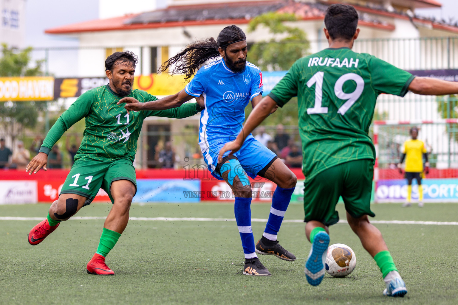 R Maduvvari VS R Alifushi in Day 6 of Golden Futsal Challenge 2025 on Friday, 6th January 2025, in Hulhumale', Maldives 
Photos: Hassan Simah / images.mv