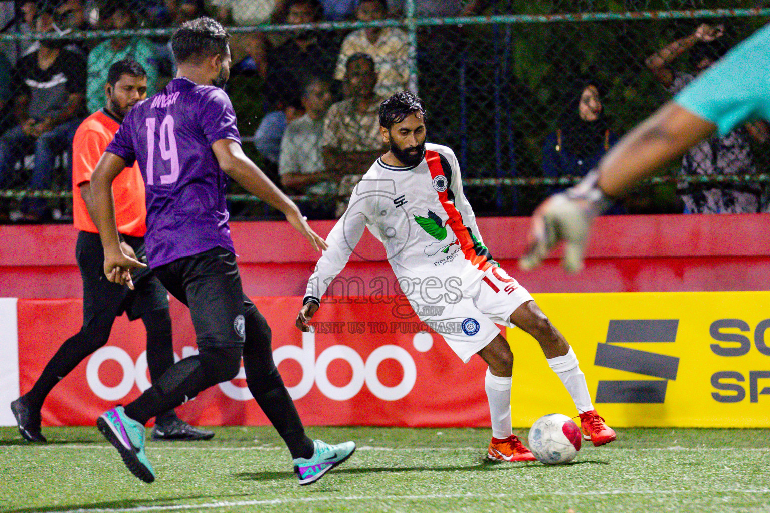 GA. Kolamaafushi vs GA. Kanduhulhuhdhoo in Day 19 of Golden Futsal Challenge 2024 was held on Friday, 2nd February 2024 in Hulhumale', Maldives 
Photos: Hassan Simah / images.mv