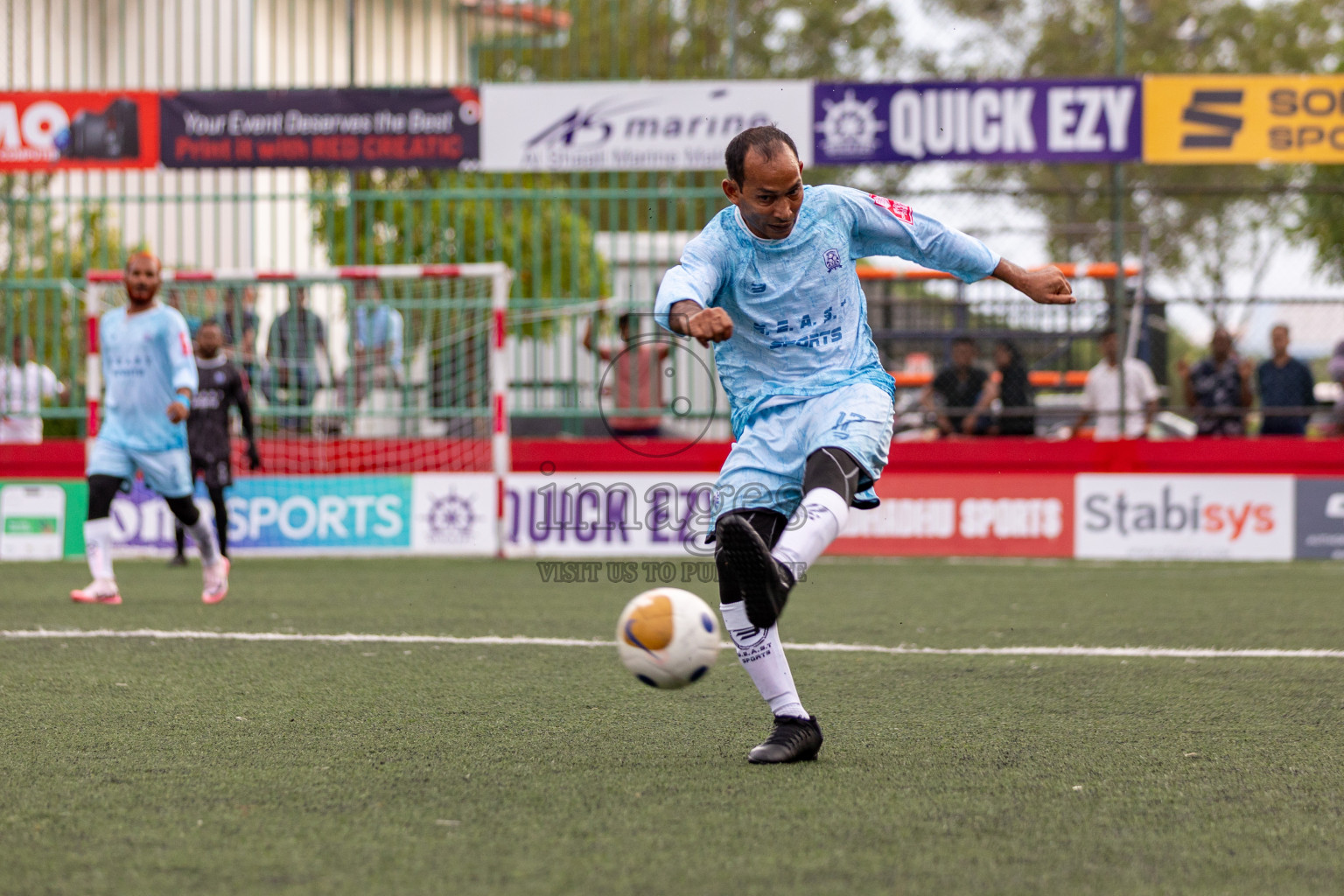ADh Kunburudhoo VS ADh Dhangethi in Day 6 of Golden Futsal Challenge 2025 on Friday, 6th January 2025, in Hulhumale', Maldives 
Photos: Hassan Simah / images.mv