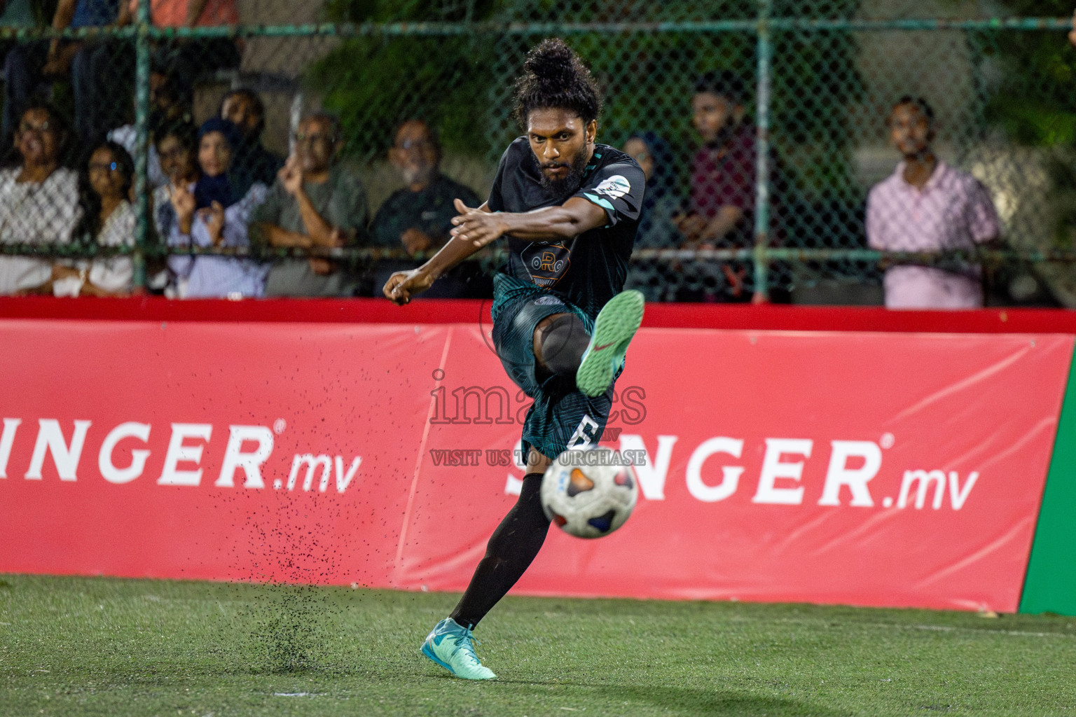 KHAARIJEE VS SDFC in Club Maldives Classic 2024 held in Rehendi Futsal Ground, Hulhumale', Maldives on Friday, 6th September 2024. 
Photos: Hassan Simah / images.mv