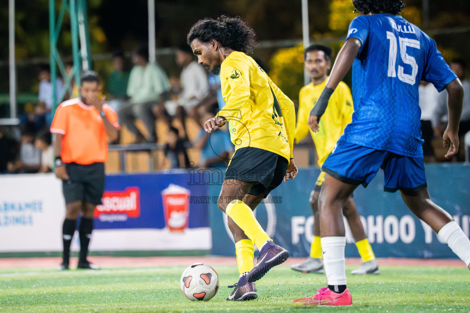 Foemathi JR VS Kanmathi SC in Day 3 - Fonadhoo Youth Futsal Challenge 2025 held in Fonadhoo Futsal Stadium, L. Fonadhoo, Maldives on Tuesdat, 28th October 2025 Photos: Arif Rasheed / images.mv