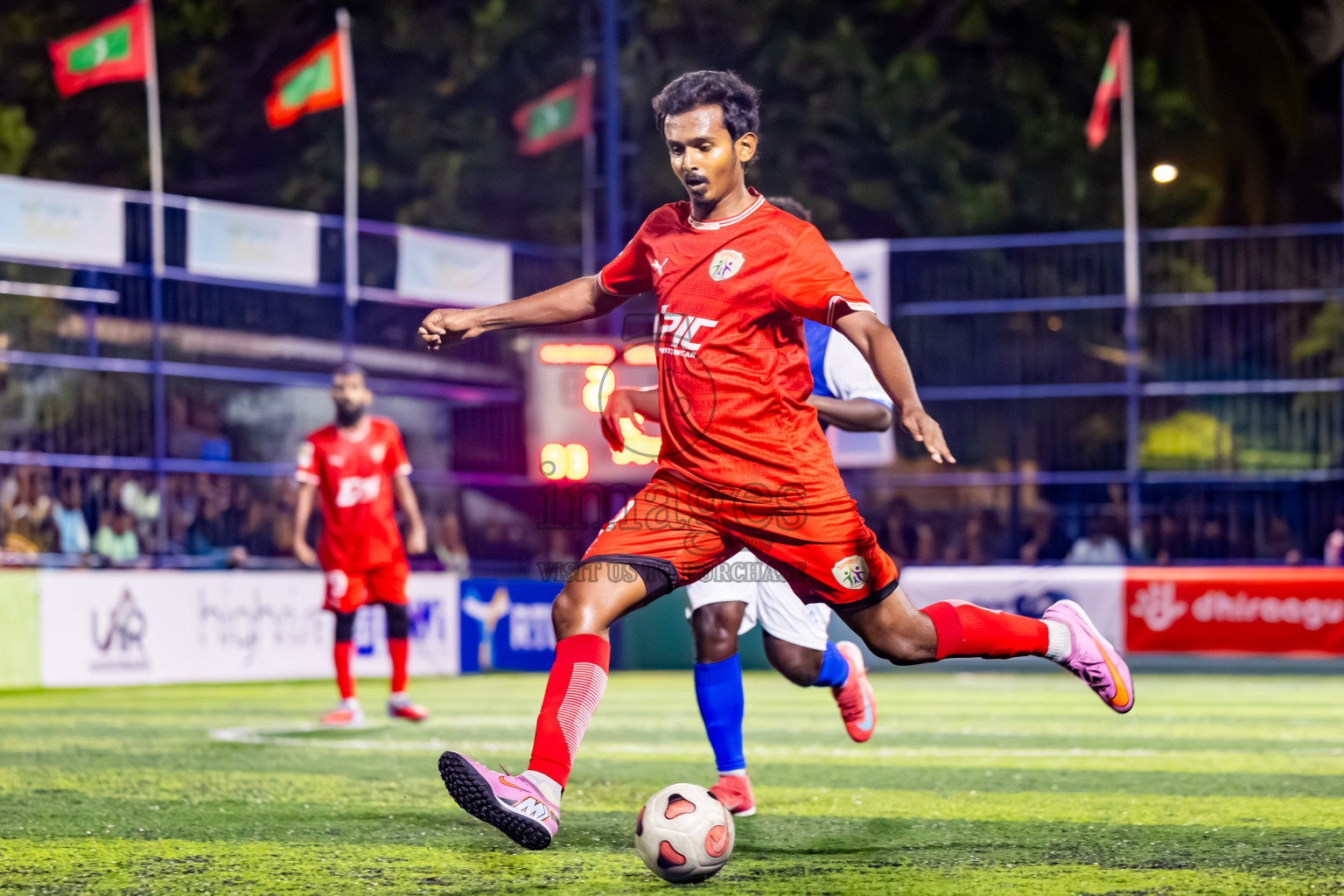 Kudarikilu vs Hithaadhoo in Day 1 of Better in Baa Futsal Fiesta 2025 Men's division held in B. Eydhafushi, Maldives on Wednesday, 5th November 2025. Photos: Nausham Waheed / images.mv