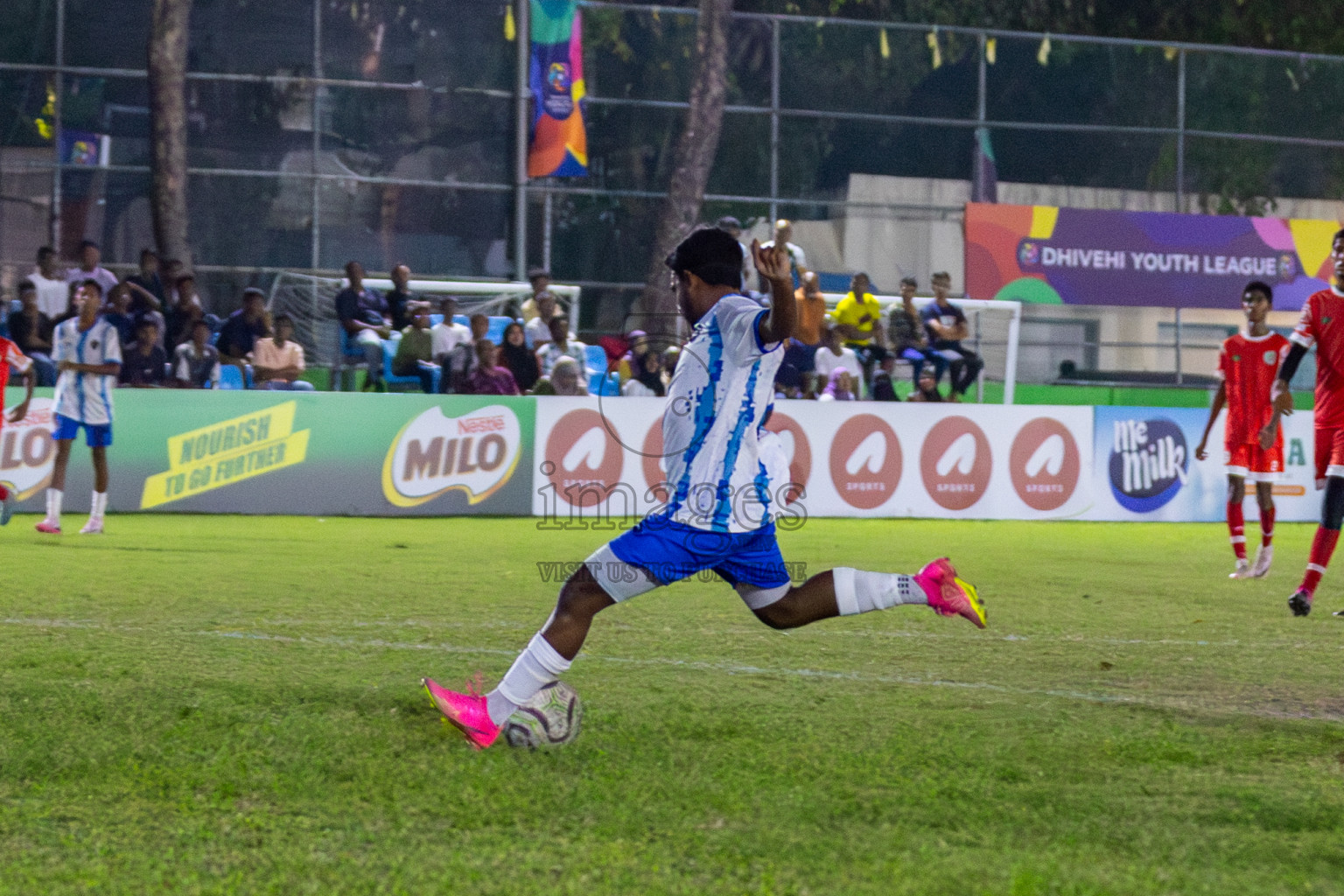 Super United Sports vs Huriyya (U16) in Day 8 of Dhivehi Youth League 2024 held at Henveiru Stadium on Monday, 2nd December 2024. Photos: Mohamed Mahfooz Moosa / Images.mv