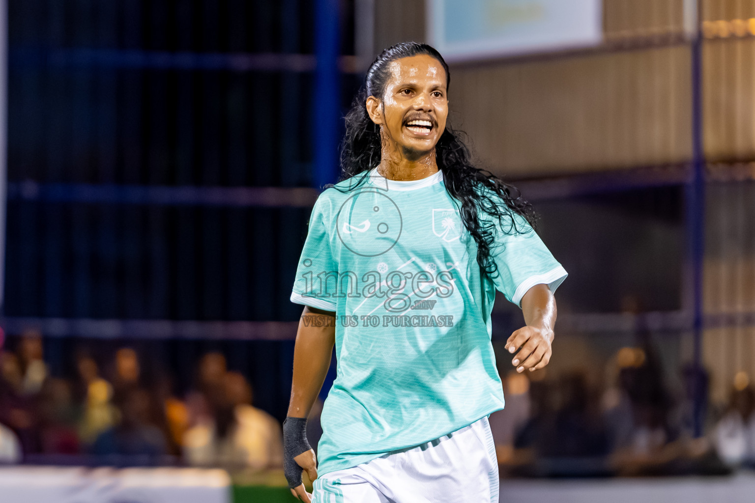 Dhonfan vs Fehendhoo in Day 1 of Better in Baa Futsal Fiesta 2025 Man's division held in B. Eydhafushi, Maldives on Wednesday, 5th November 2025. Photos: Nausham Waheed / images.mv