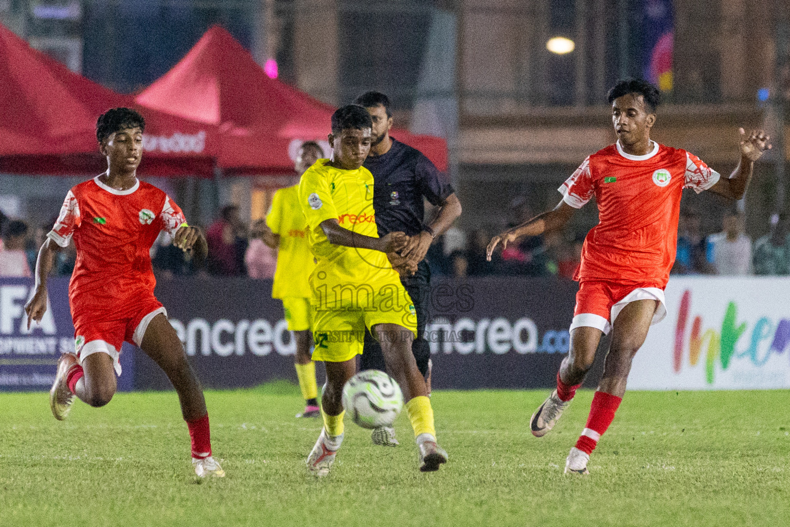 Maziya vs Hurriya (U14) in Day 4 of Dhivehi Youth League 2024 held at Henveiru Stadium on Thursday, 28th November 2024. Photos: Shuu Abdul Sattar/ Images.mv